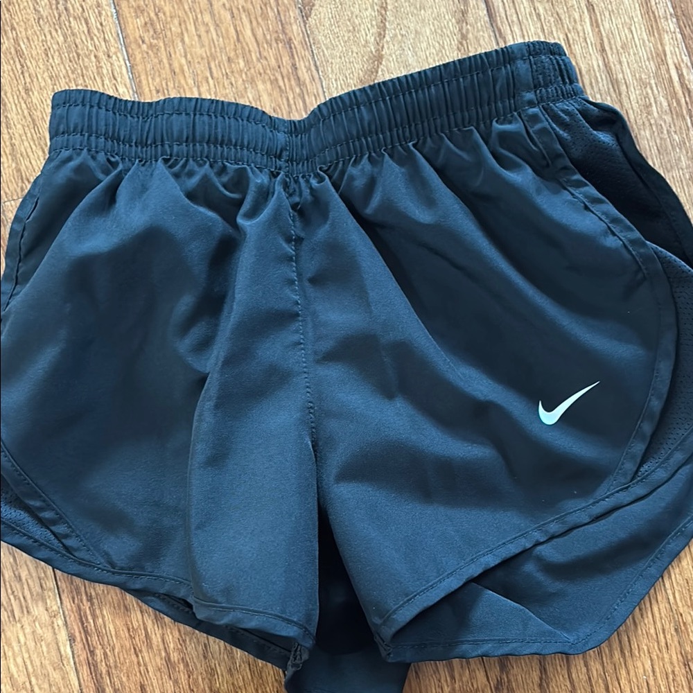 Nike Black Relaxed Fit Shorts for Active Comfort